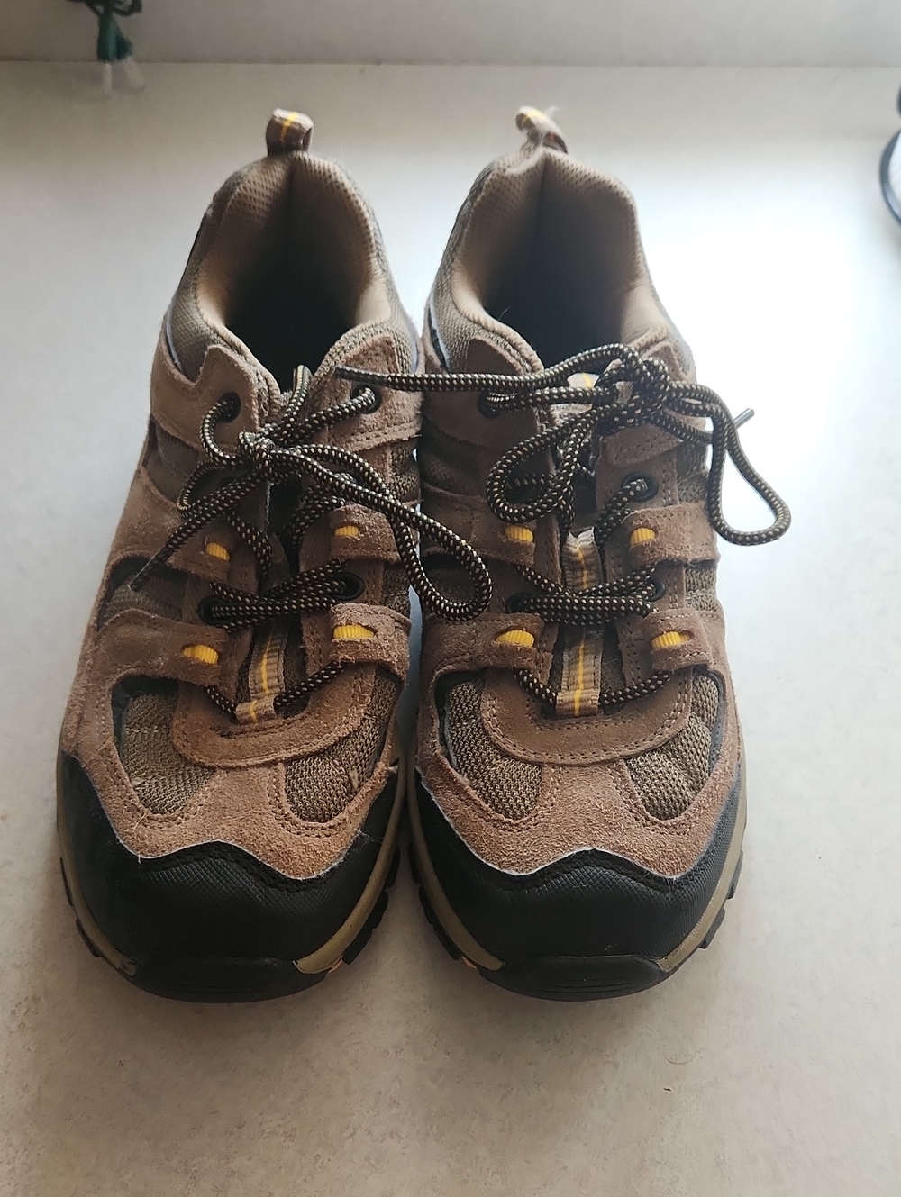 Nevados Brown Hiking Shoe. Men's Size 8.